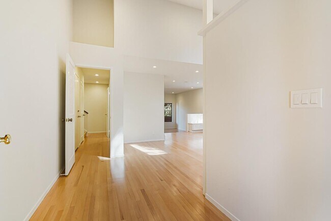 Foto del edificio - 2499 Alpine Rd