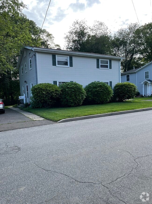 Building Photo - 19 Bloomfield Dr