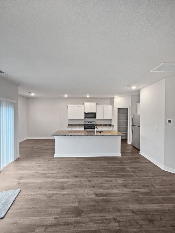 Foto del edificio - 2327 Valverde Wy