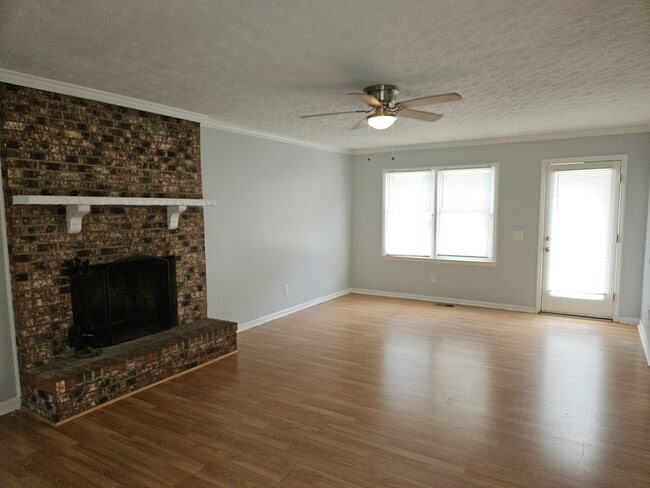 Building Photo - 1617 Hennessy Pl