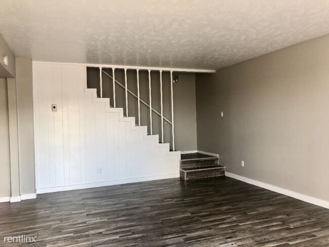 Building Photo - 5875 Mountain Valley Ln