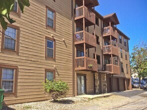 Building Photo - 112 E Wood St