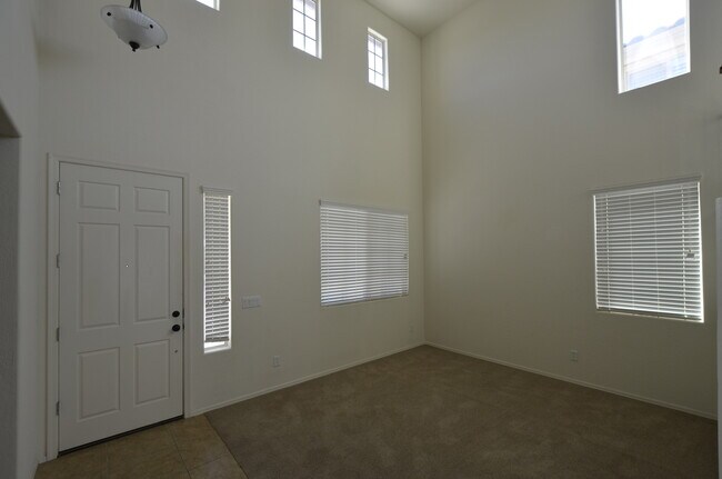 Building Photo - 1680 W Swan Pl