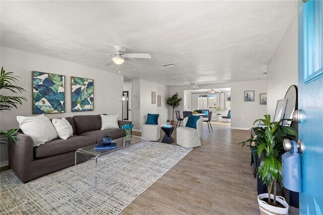 Foto del edificio - 5041 Bay Blvd