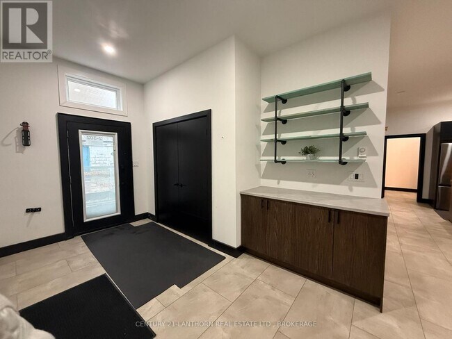 Photo du bâtiment - 302 Montreal St