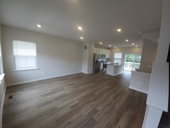 Building Photo - 5870 Ginger Dr