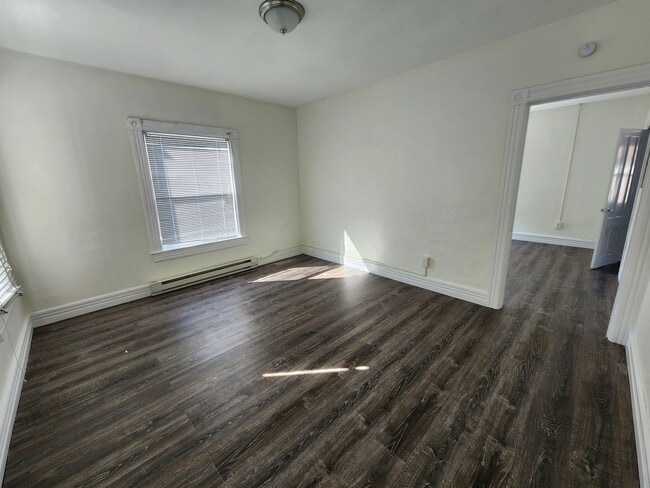 Building Photo - 76 Crandall St