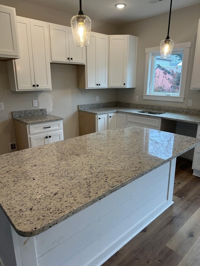 Building Photo - 395 Effinger St