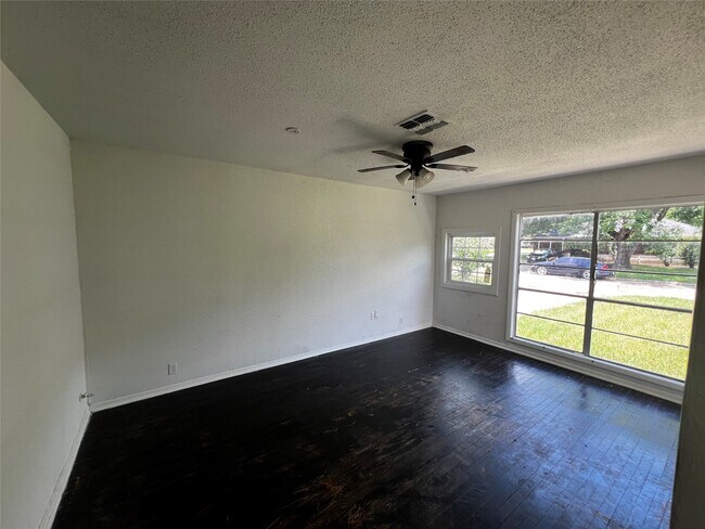 Building Photo - 9306 St Lo Rd