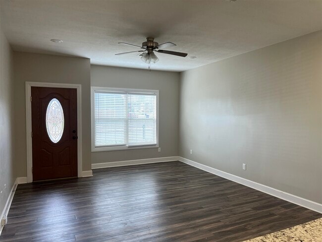 Foto del edificio - 1126 Springfield Blvd