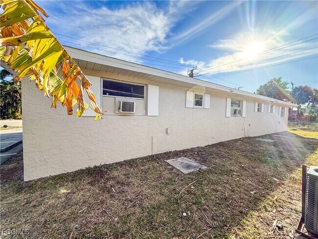 Foto del edificio - 3744 Estelle Ave