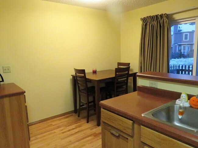 Foto del edificio - $2,670.95 with $500 Off the first month's rent, 3 Beds - 3 Baths, Townhouse in Lakewood with Cent...