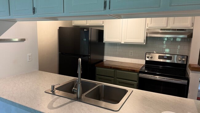 Refrigerator, electric range, garbage disposal - 2443 Wrens Dr S