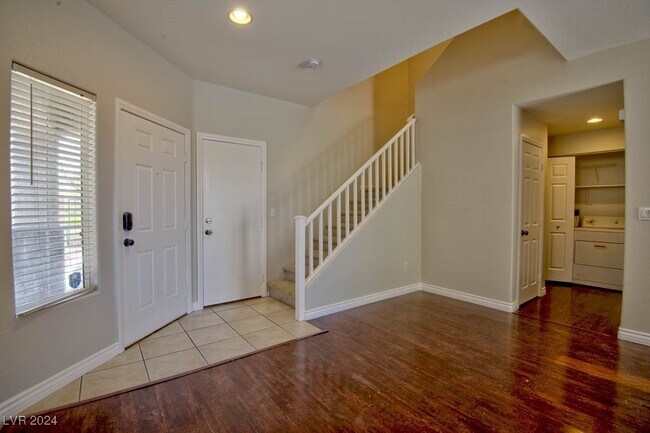 Building Photo - 6338 Sun Briar Ct