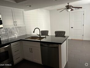 Building Photo - 320 E Larkspur Ln
