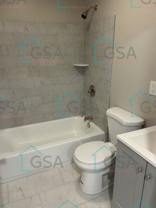Building Photo - 3 Bedroom Home Available!
