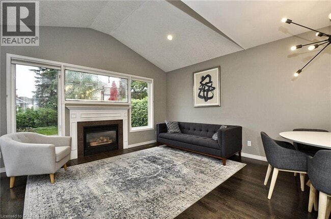 Building Photo - 216 Pineland Ct