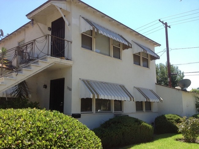 Building Photo - 1318 W Alameda Ave