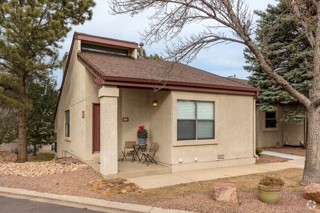 Building Photo - Pinecliff Townhomes