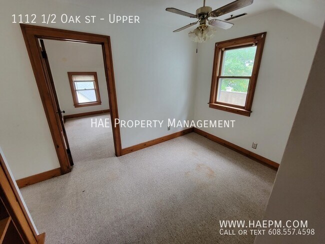 Foto del edificio - 1112 1/2 Oak Upper