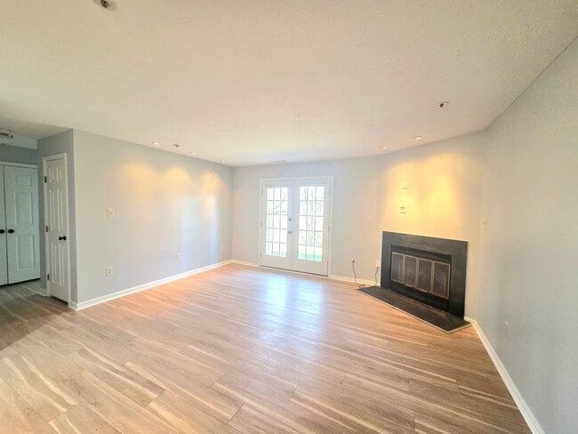 Building Photo - Beautiful 2 BR/2 BA Condo in Ellicott City!