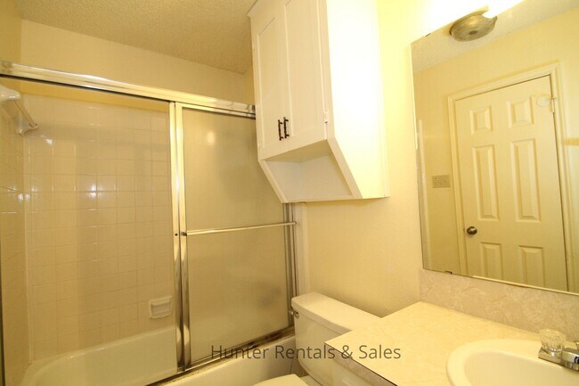 Foto del edificio - Two-Story Delight!