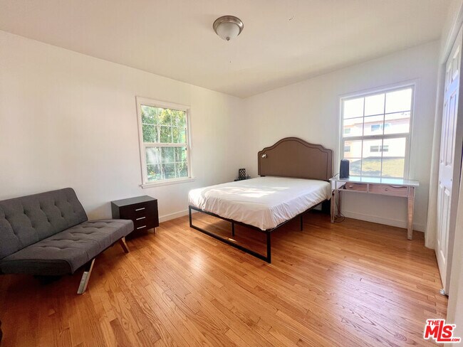 Foto del edificio - 2333 S Garth Ave