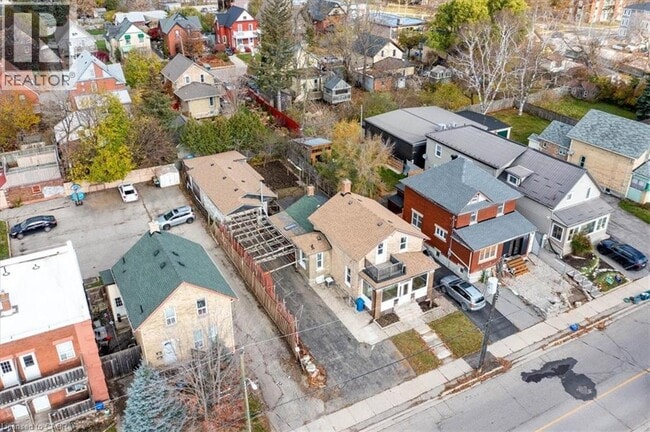 Photo du bâtiment - 136 Wellington St N