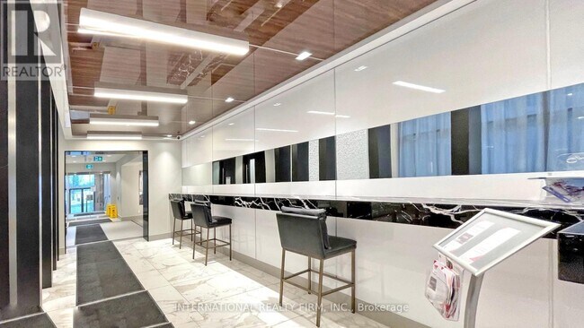 Photo du bâtiment - 32 Forest Manor Rd