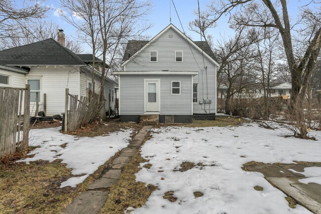 Building Photo - 1308 Kinyon St