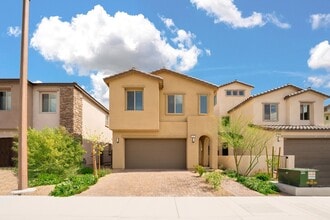 Building Photo - 336 McLoughlin St