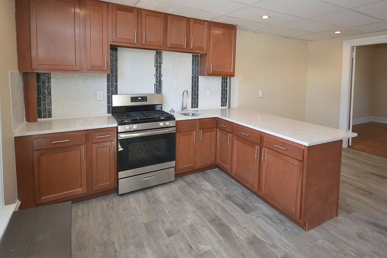 Primary Photo - Spacious 1bed/1bath on main floor of with ...