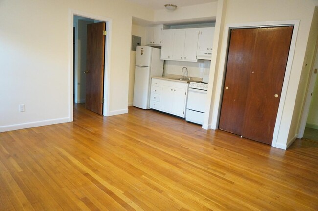 Foto del edificio - 164 North Beacon St