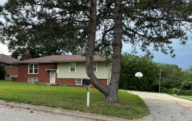 Building Photo - 5018 Rosehill Dr