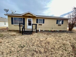 Building Photo - 707 N Broadway St