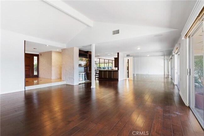 Foto del edificio - 3713 Dellvale Pl