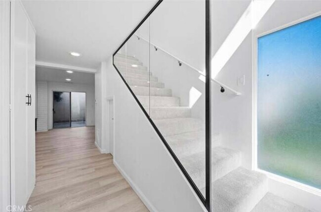 Entry - 963 Glencliff St