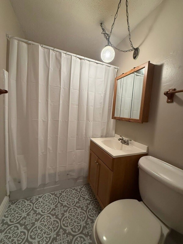 Foto del edificio - 8915 E 3rd Pl