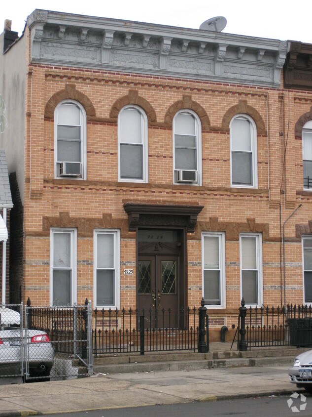 Foto del edificio - 73-29 Grand Ave