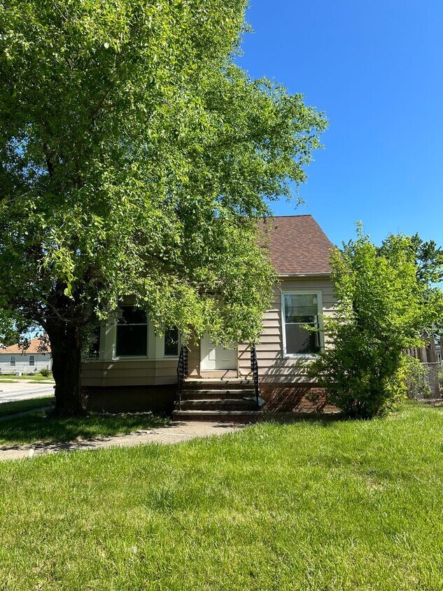 7718 Theota Ave, Parma, OH 44129 - House Rental in Parma, OH