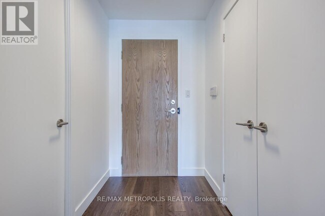 Building Photo - 233 Beecroft Rd