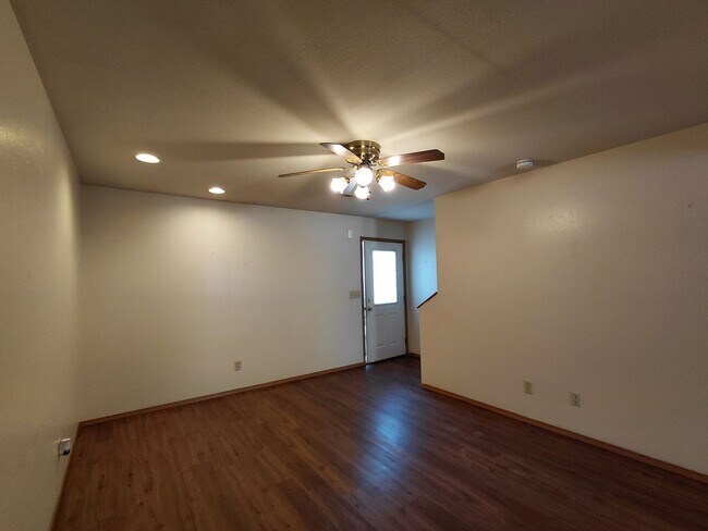 Foto del edificio - 24950 Scenic Dr