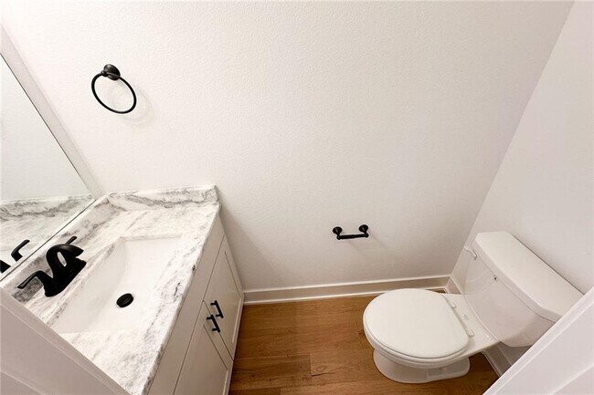 Foto del edificio - 1246 W James St