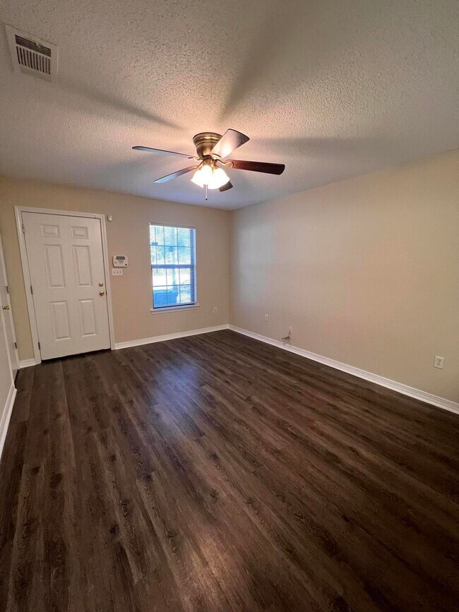 Building Photo - 120 Patton St