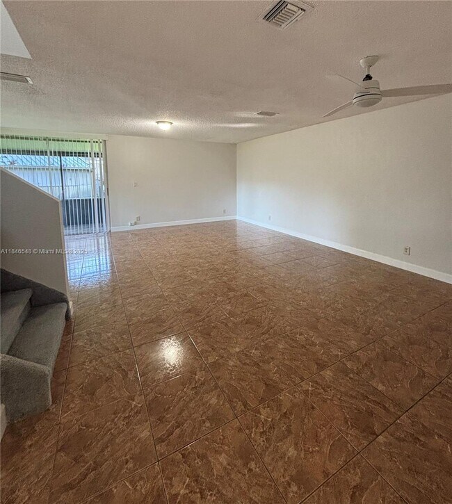 Foto del edificio - 1399 Sussex Dr