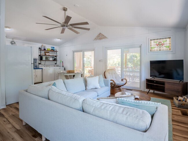 Foto del edificio - OFF-SEASON MONTHLY BEACH LIVING AWAITS!