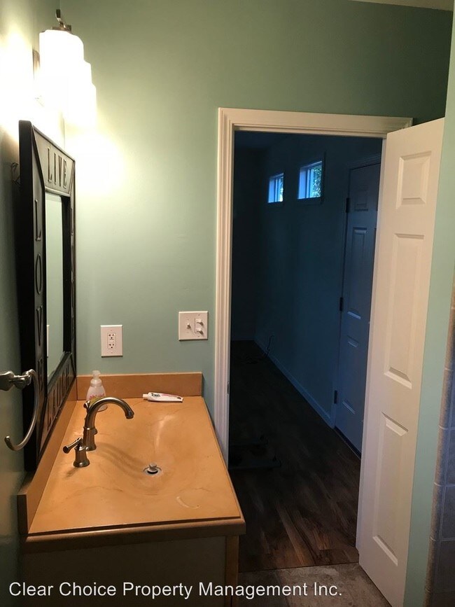 Building Photo - 2 br, 1 bath House - 6145 Portola