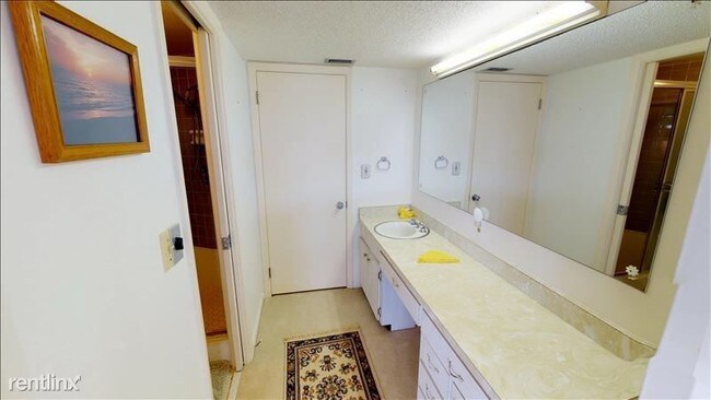 Foto del edificio - 2 br, 2 bath Condo - 4825 Gulf of Mexico Dr