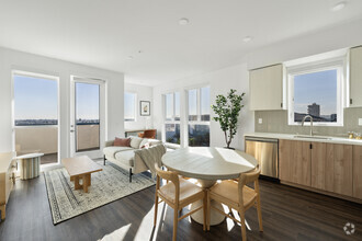 Interior Photo - 689 Catalina