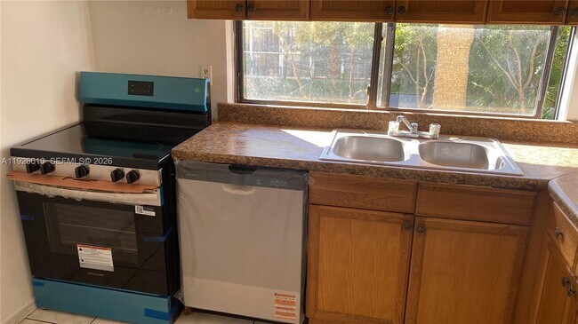 Foto del edificio - 17021 N Bay Rd